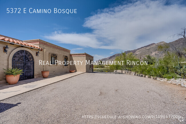 Building Photo - Location! Quintessential Tucson Classic is... Rental