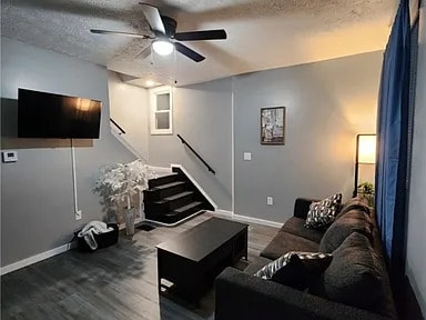 Photo - 639 Bell St