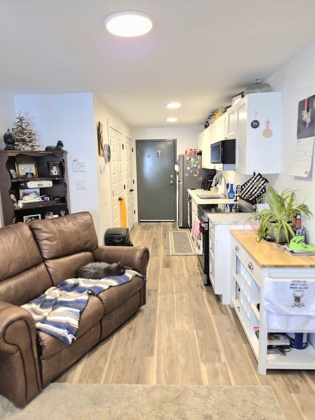 Photo - 2 Bed / 1 Bath Apartment for Rent Unit 27