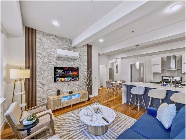 Photo - 236 W Thompson St Unit ID1332434P