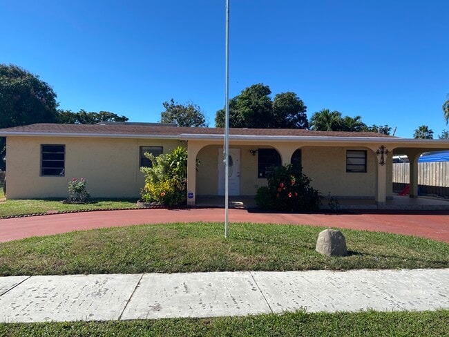 Photo - 19710 NW 51st Ave Unidad Main House