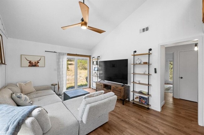 Photo - 650 Springlake Dr