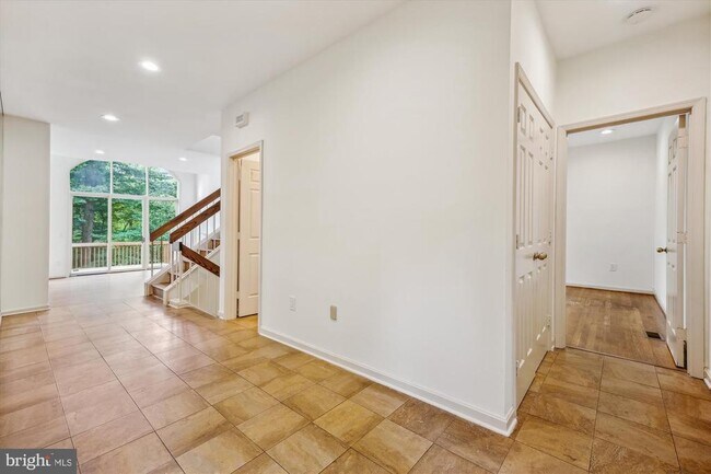 6 Goldleaf Ct