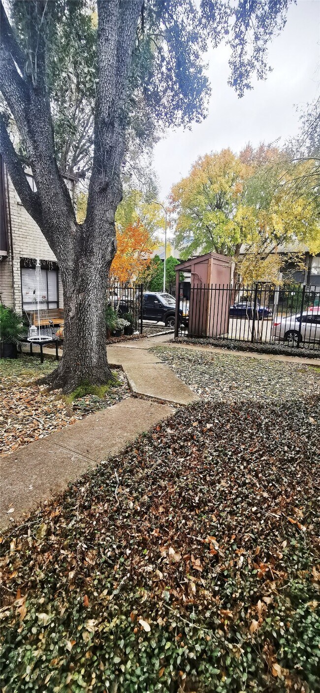 Photo - 8313 Augustine Dr Unit B