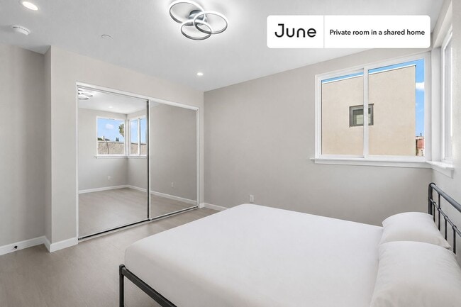Building Photo - Room in Shared 5 bed/5 bath home in Boyle Heights