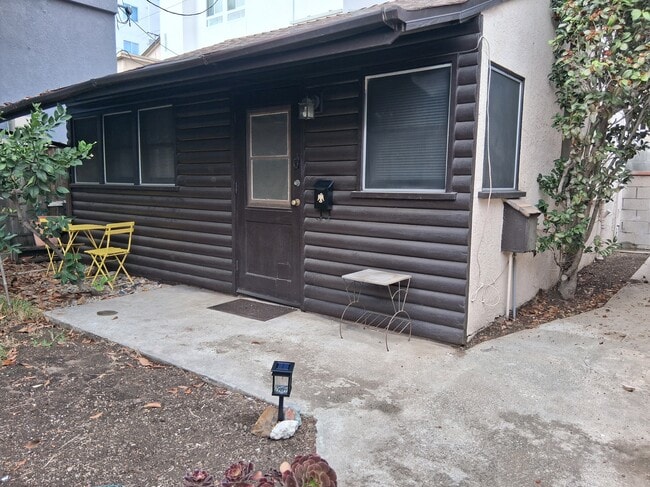 Building Photo - 3652 Dunn Dr Unit cottage