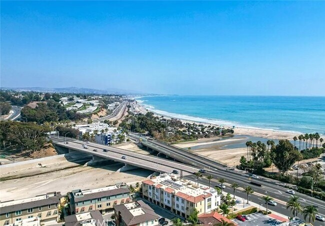 Photo - 985 Doheny Way