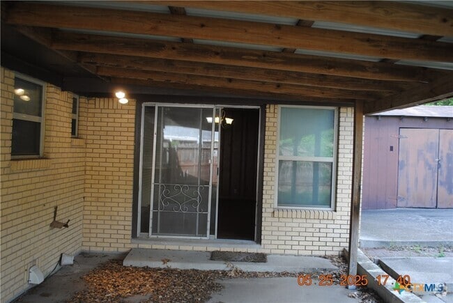 Building Photo - 106 E Young Ave Rental