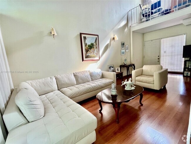 Building Photo - 9137 Fontainebleau Blvd Unit 2 Rental