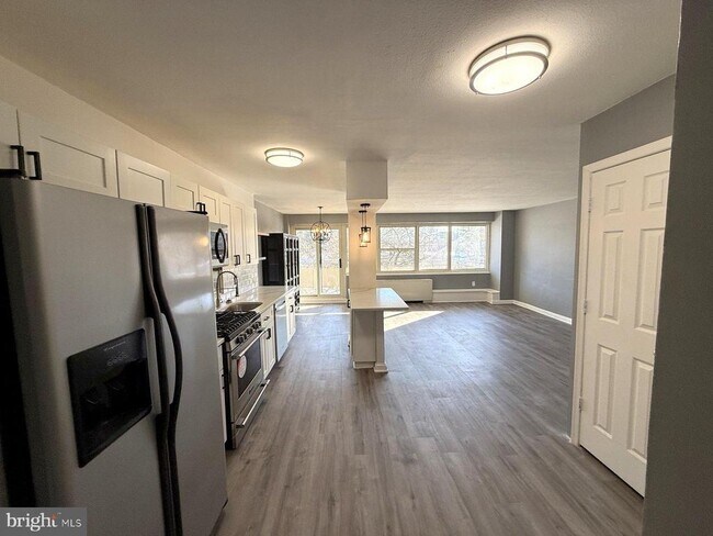 Photo - 207 Barclay Towers