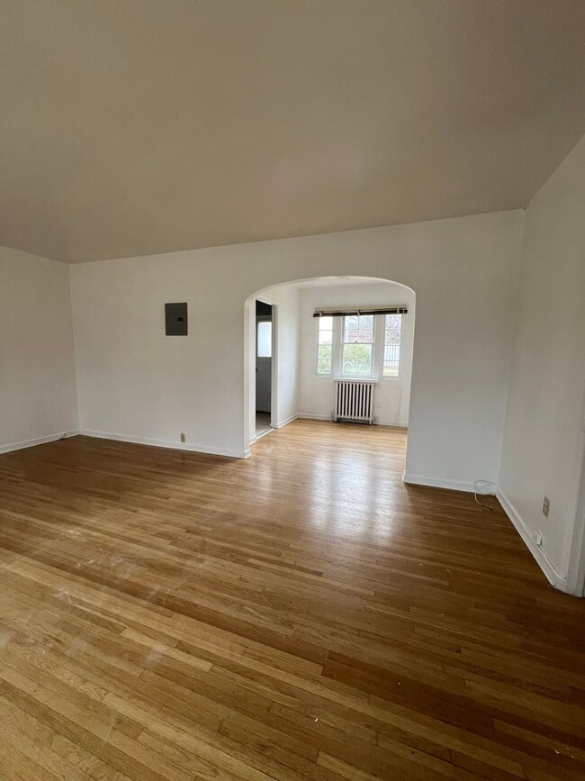 Building Photo - One Bedroom, One Bathroom Apartment - Geothermal Heat, Pacific Terrace Neighborhood