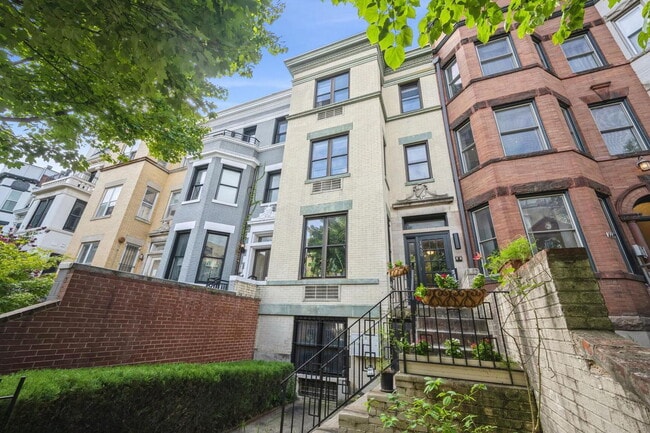 Building Photo - 1450 Harvard St NW Unit B