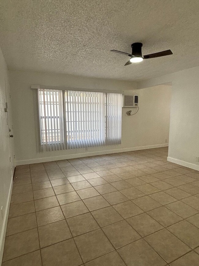 Photo - 1730 Obispo Ave Unidad 1732