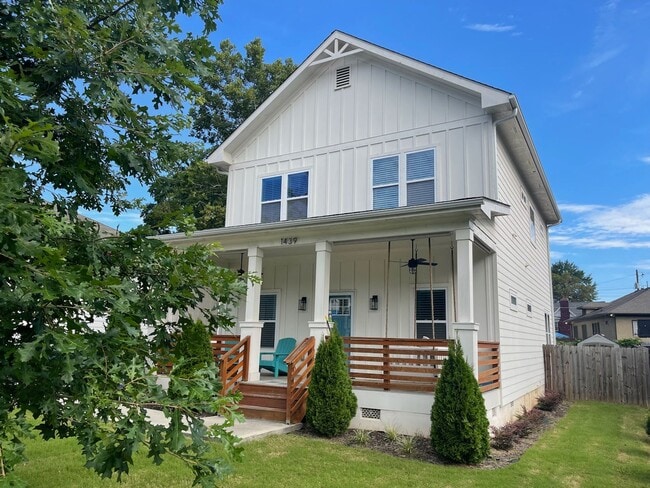 Building Photo - Convenient Living in West End Rental