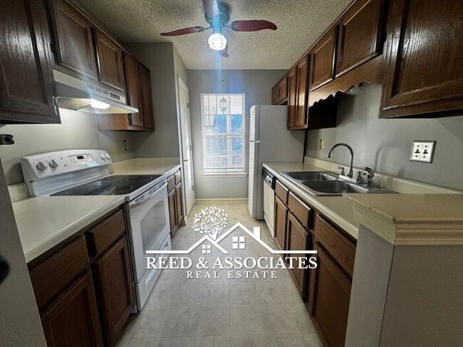 Photo - 2 Bedroom Town Home Located in Quiet Bartlett Neighborhood!