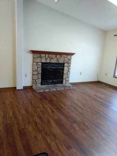 Sala de estar con chimenea - 314 Lake Crystalbrook Dr