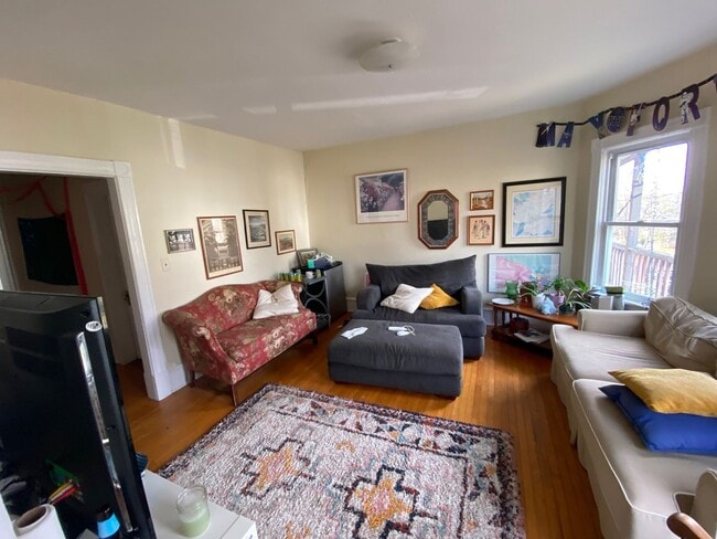 Building Photo - 135 Loomis St Unit 135 Loomis #2 Rental