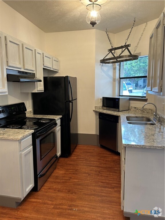 Building Photo - 421 W San Antonio St Unit H1 Rental