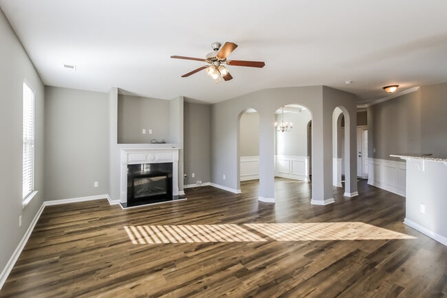 Photo - 465 Lory Ln