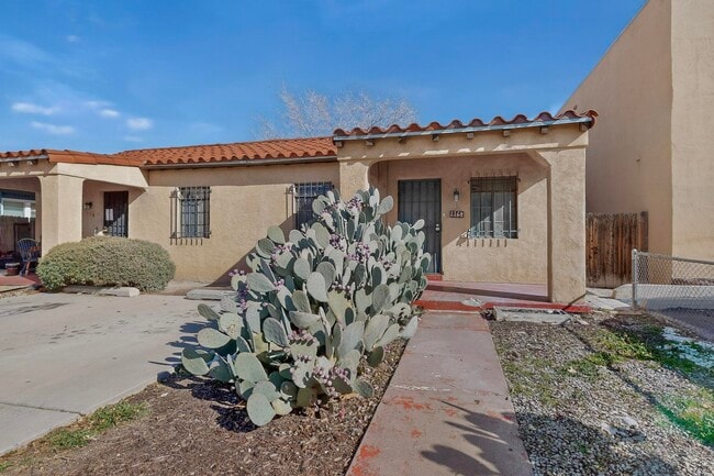 Photo - 116 Columbia Dr SE