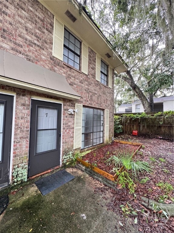 Building Photo - 2220 E Victory Dr Rental