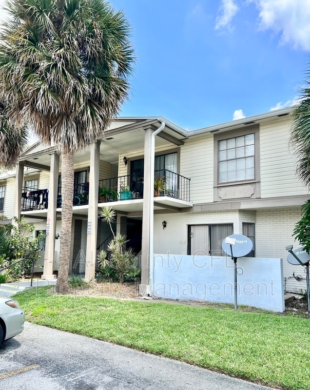 Building Photo - 6065 Village Cir S Unit 6065