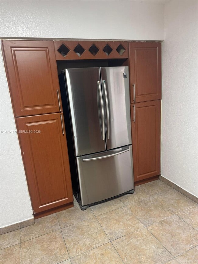 Photo - 35 W 61st St