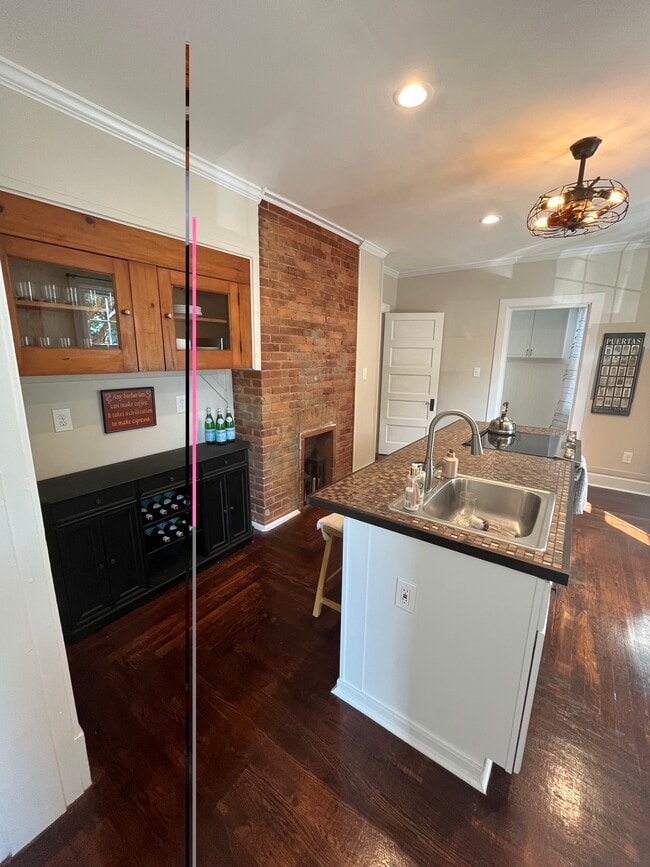 Large eat-in kitchen with original, hardwood floors - 531 Straight St Unit #1