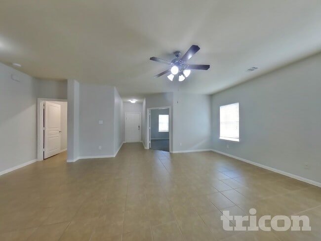 Photo - 2122 Hackberry Bank Ln