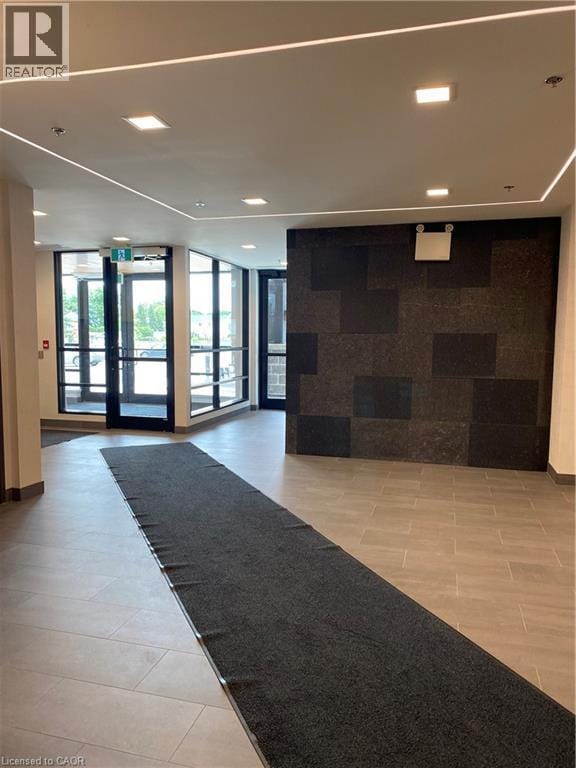 Photo - 247 Northfield Dr E Unité 212