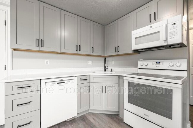 Photo - 4016 S Sunrise Dr