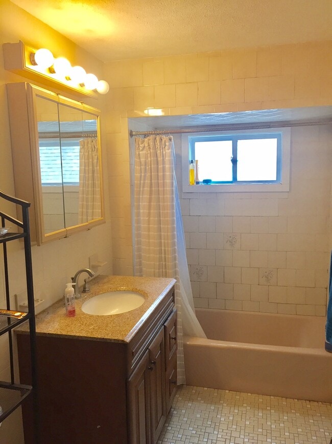 Photo - 183 College Ave