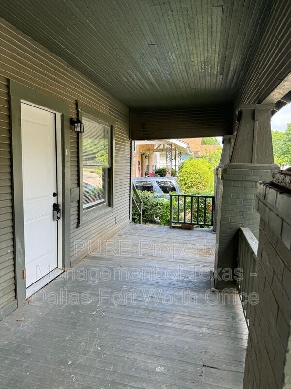Building Photo - 1208 Hawthorne Ave Unit #B