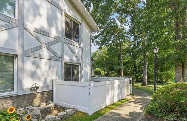 Building Photo - 598 Blue Ridge Dr
