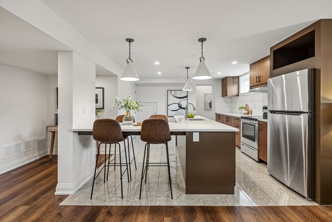 Building Photo - 32 Warbeck Pl Unit B