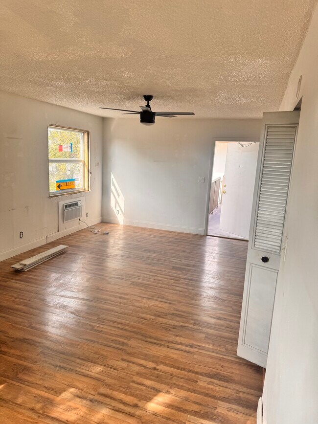 Photo - 2829 Van Buren St Unidad 208