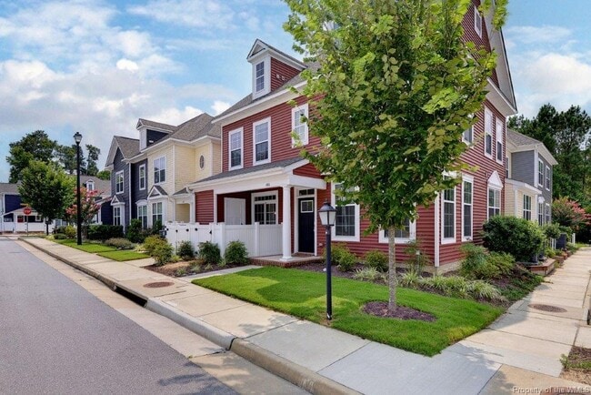 406 Promenade Ln