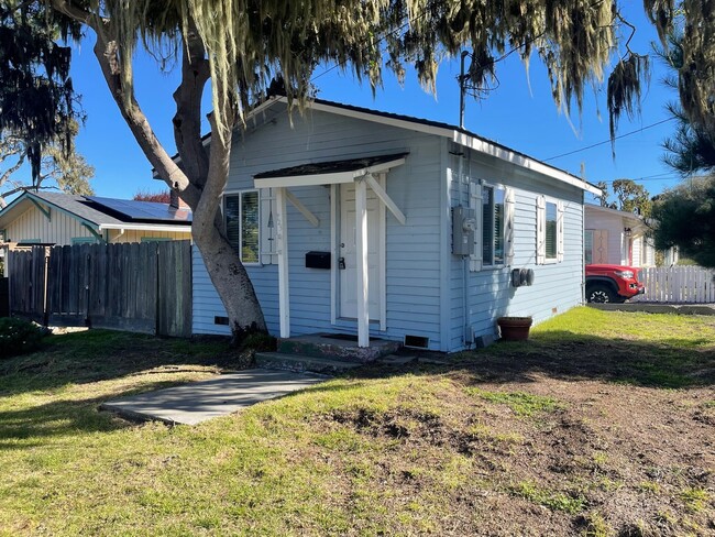 Building Photo - Great One Bedroom Cottage in Pacific Grove Rental