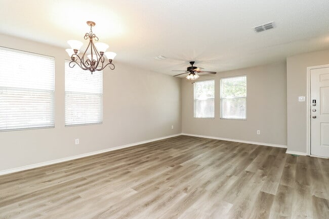 Photo - 631 Silvertop Rd