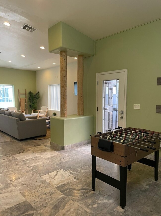 Photo - 69 E Columbus Ave Unidad 1