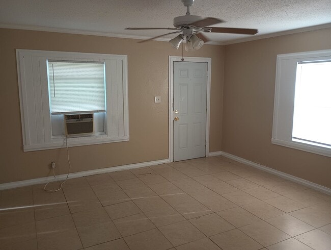 Photo - 2/1 Unit for rent in Lake Wales