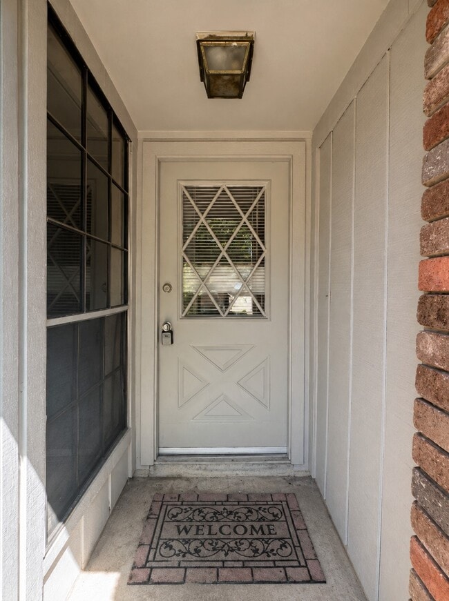 Photo - 6603 Crakston St