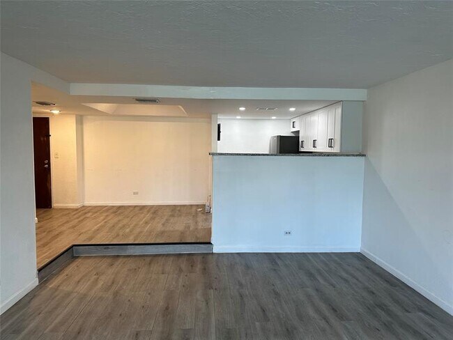 Photo - 3740 Inverrary Dr Unit 1r