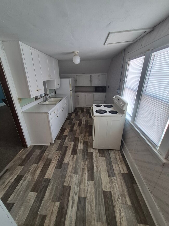 Building Photo - 3410 Orleans Ave Unit Upper
