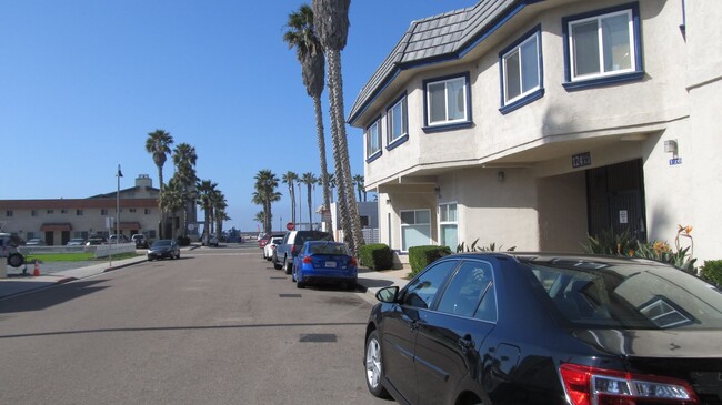 Steps to the Beach with rooftop deck - Steps to the Beach with rooftop deck Condominio