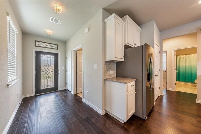 Photo - 138 Silktassel Way