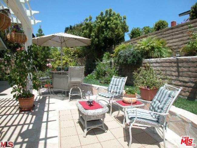 Building Photo - 5241 W Goldenwood Dr