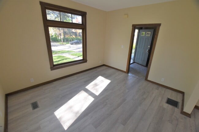 Photo - 451 Marion Ave