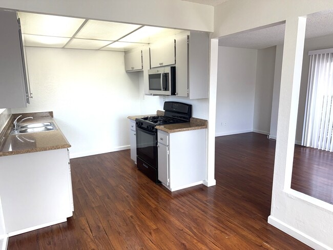 Photo - 16682 Algonquin St Unidad C