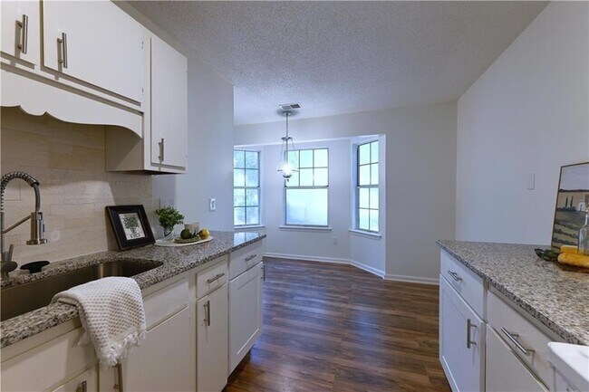 Photo - 1697 Cedar Bluff Way